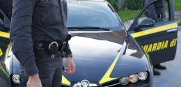 Tre arresti per estorsioni e riciclaggio in provincia di Pavia: nei guai due fratelli, buttafuori nelle discoteche