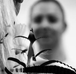 Foto di donne resilienti: la mostra “Non sei sola”