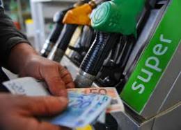 Zinasco, via 3 mila euro dalla colonnina del distributore: i carabinieri denunciano due pregiudicati