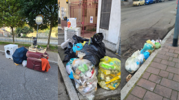 Rifiuti: via le campane verdi, ma continuano gli abbandoni in altre zone