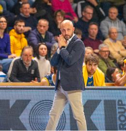 Basket, serie A2, Elachem sconfitta in rimonta da Udine. Coach Pansa: «Grande partenza, poi è cambiato il metro arbitrale...»