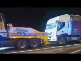Provinciale riaperta dopo la rimozione dell'autoarticolato uscito di strada ieri tra Cassolnovo e Gravellona