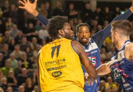 Basket, serie A2: la Elachem Vigevano sfiora soltanto il colpaccio, a passare è la Fortitudo Bologna (71-78).
