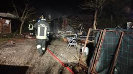 Vigevano, incendio devasta casotta in strada dei Pozzi
