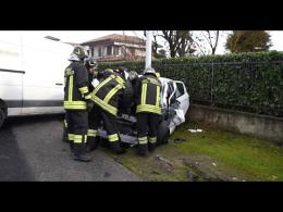Vigevano, schianto sul rettilineo: tre mezzi coinvolti. Un ferito in condizioni serie
