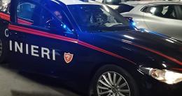 Vigevano, rompe i finestrini delle auto nel parcheggio del Conad per rubare: arrestata
