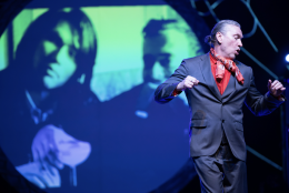 "Alla ricerca dell'uomo ragno": Mauro Repetto fa rivivere la magia degli 883 a Vigevano