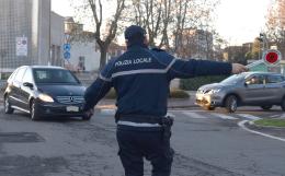In vigore da oggi, 14 dicembre, il nuovo codice della strada. Norme più severe sui monopattini. Mini sospensione della patente per infrazioni quali cinture e telefonino