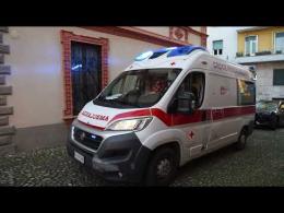 Vigevano, si sente male uscendo dal garage
