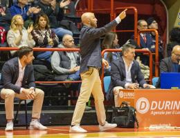 Basket, serie A2, coach Lorenzo Pansa: «Dobbiamo restare uniti e continuare a lavorare»