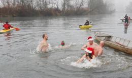 Il bagno di capodanno nell'Agogna di Lomello rinviato all'Epifania