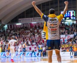 Basket, serie A2, cuore e attributi: la Elachem Vigevano compie l'impresa a Livorno (62-64)