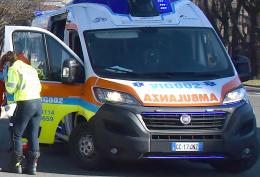 Vigevano, gli cade addosso il carrello portavivande: ferito un addetto alla mensa