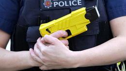 Mortara vuole acquistare due taser per la polizia locale