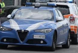 Rapina con il coltello a Pavia. La polizia individua due minori e li arresta su mandato del Gip