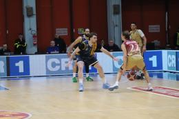 Basket, serie A2: sospetta frattura del secondo metacarpo della mano sinistra per Kris Strautmanis