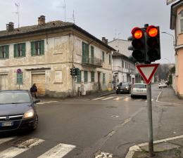 Telecamere "rosso stop" anche al semaforo di via Beldiporto