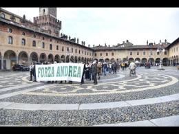 In corteo a Vigevano 350 persone manifestano per il sindaco Andrea Ceffa 