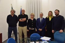 "La città dica basta a questo mercimonio di poltrone". La minoranza chiama a manifestare contro la giunta