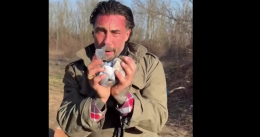 Vittorio Brumotti trova una borsa con mezzo chilo di droga a Parona