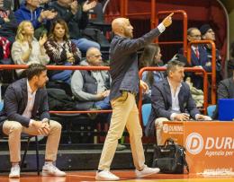 Basket, serie A, la strada verso Torino. Coach Pansa: «Dovremo essere duri e determinati come a Bologna»