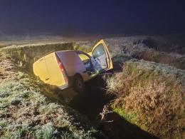 Furgone fuori strada tra Rosasco e Robbio. Il conducente ricoverato a Novara