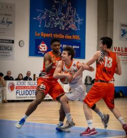 Basket, serie C: gli Aironi vincono la battaglia con Chieri (91-79)