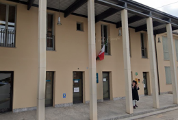 Il sindaco di Parona decide di chiudere con una sbarra la strada vicinale dello spaccio