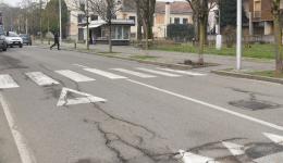 Vigevano, diverbio sulle strisce pedonali finisce con gli schiaffi 