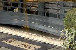 Forzano la saracinesca del Bixtro di viale dei Mille: via con i soldi 