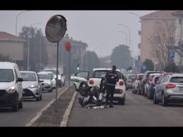 Vigevano, incidente tra auto e moto in corso Argentina: 17enne rimane ferito