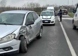 Due feriti nell’incidente tra auto e mezzo pesante 