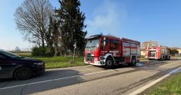 Mede, incendio distrugge il porticato di una cascina