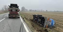 Mede, cisterna fuori strada: la provinciale per Lomello bloccata al traffico