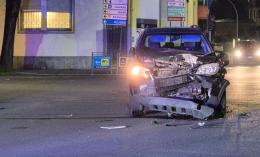 Vigevano, schianto tra suv e ambulanza in rotonda