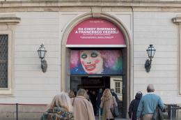Palazzo Reale celebra l'arte contemporanea: da Cindy Sherman a Vezzoli 