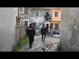 Incendio in una casa di ringhiera in via Verdi a Vigevano