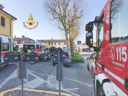 Bereguardo: schianto tra auto e moto in piazza