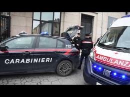 Mortara: lite tra coniugi, lui si ferisce alla gola nel piazzale della stazione