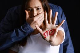 Violenza di genere: 16 milioni per sostenere Centri Antiviolenza e Case rifugio