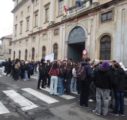 Gli studenti manifestano: «vogliamo una città più sicura»