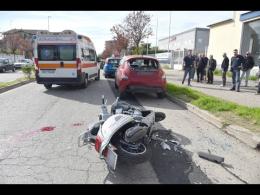Sbatte contro un'auto ferma a bordo della Vespa,  grave vigevanese di 71 anni