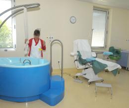 Cinque medici assunti in un colpo solo, Ostetricia raddoppia