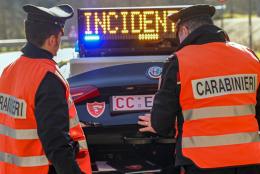 Madre e figlio di 10 anni investiti da un’auto pirata a San Martino Siccomario