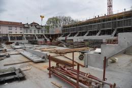 Il PalaBasletta prende forma. E per fine maggio le facciate restaurate della scuola Regina Margherita