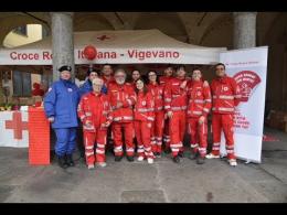 Vigevano, l'attività di sensibilizzazione della Croce Rossa in piazza Ducale