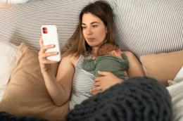 Mamma, mi vedi? Anche lo smartphone può far male al cuore di un neonato