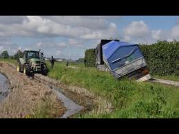 Vigevano, il camion ritira il riso e poi esce di strada alla Buccella