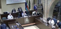 Quasi 2 milioni di avanzo libero: «Troppi, dovevate investirli per i cittadini»