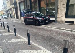 Mortara, cliente violento al bar della stazione aggredisce anche i carabinieri